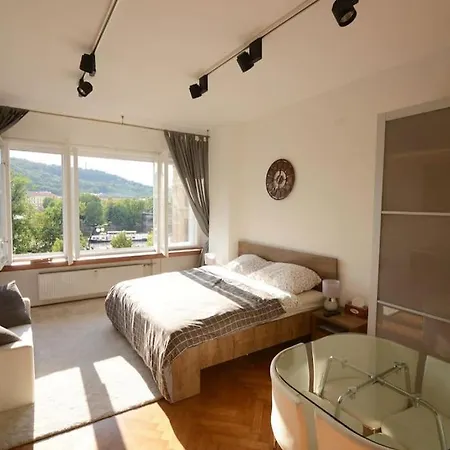 Fabulous River View Studio In The Heart Of Lägenhet