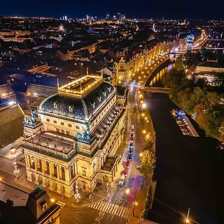 Fabulous River View Studio In The Heart Of Prag